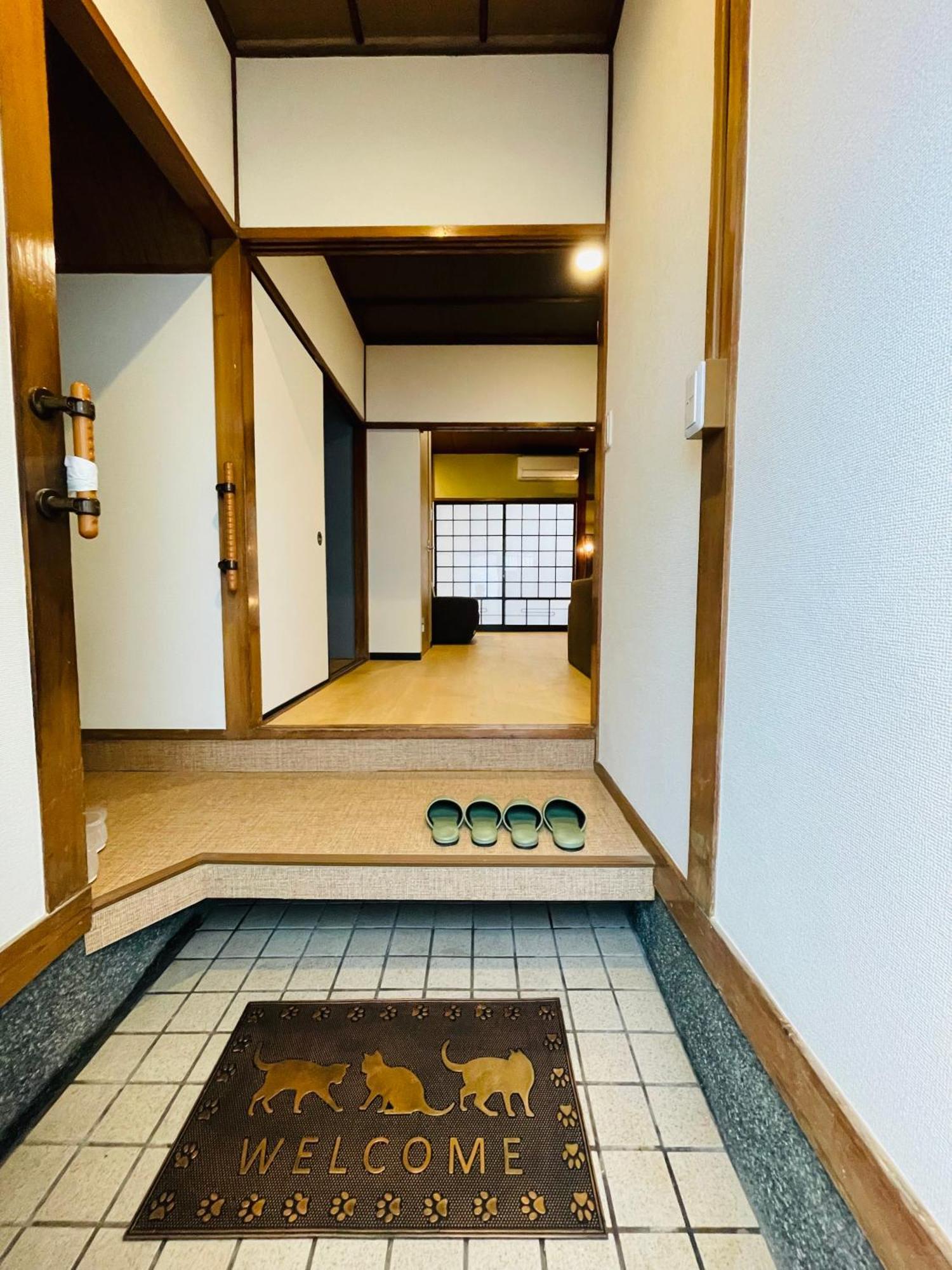 Appartamento Namba Shinsaibashi 10 Mins Osaka Castle　East Esterno foto
