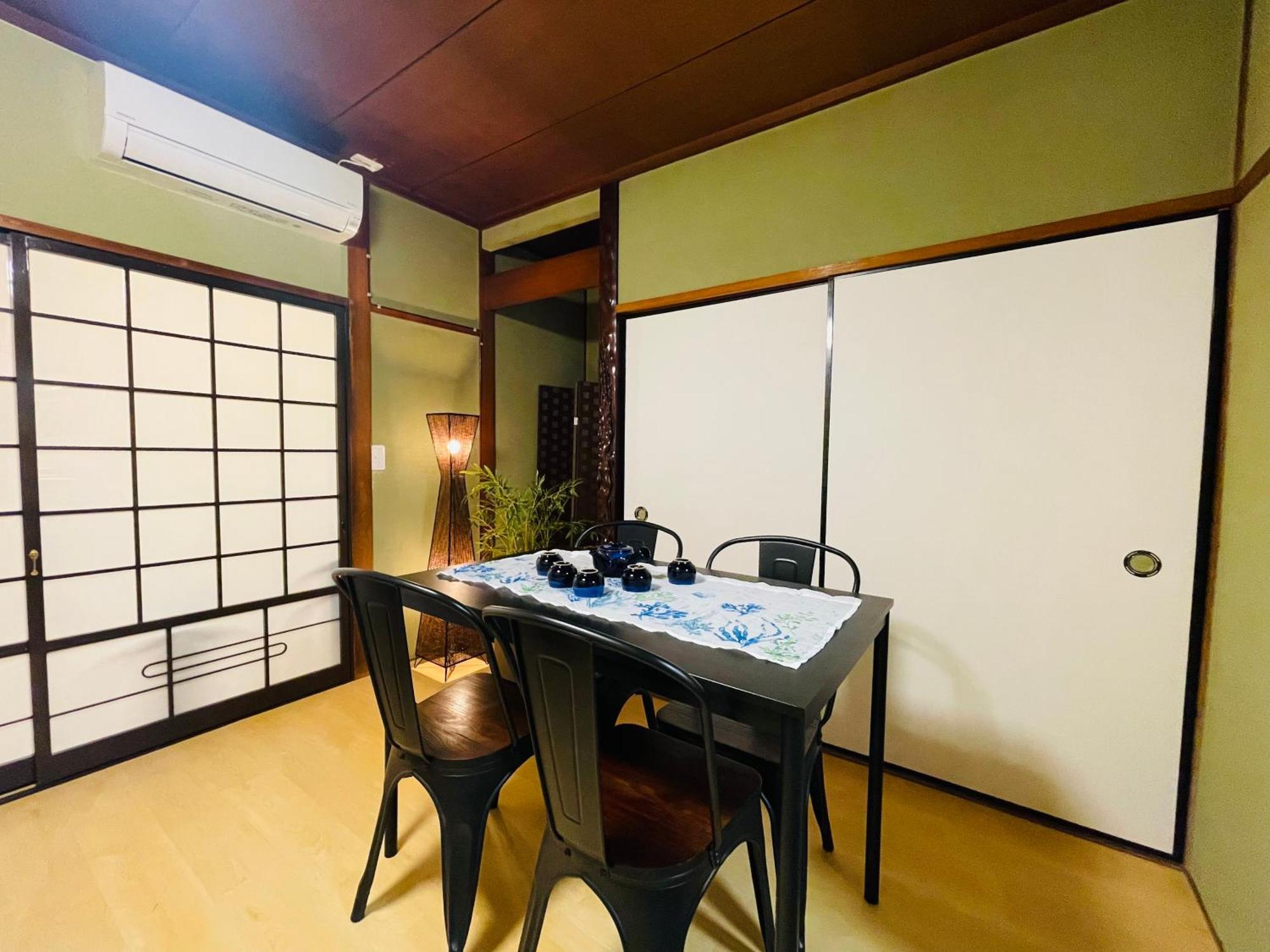 Appartamento Namba Shinsaibashi 10 Mins Osaka Castle　East Esterno foto